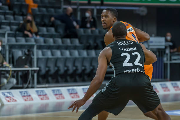 凭借个人能 凭借个人能